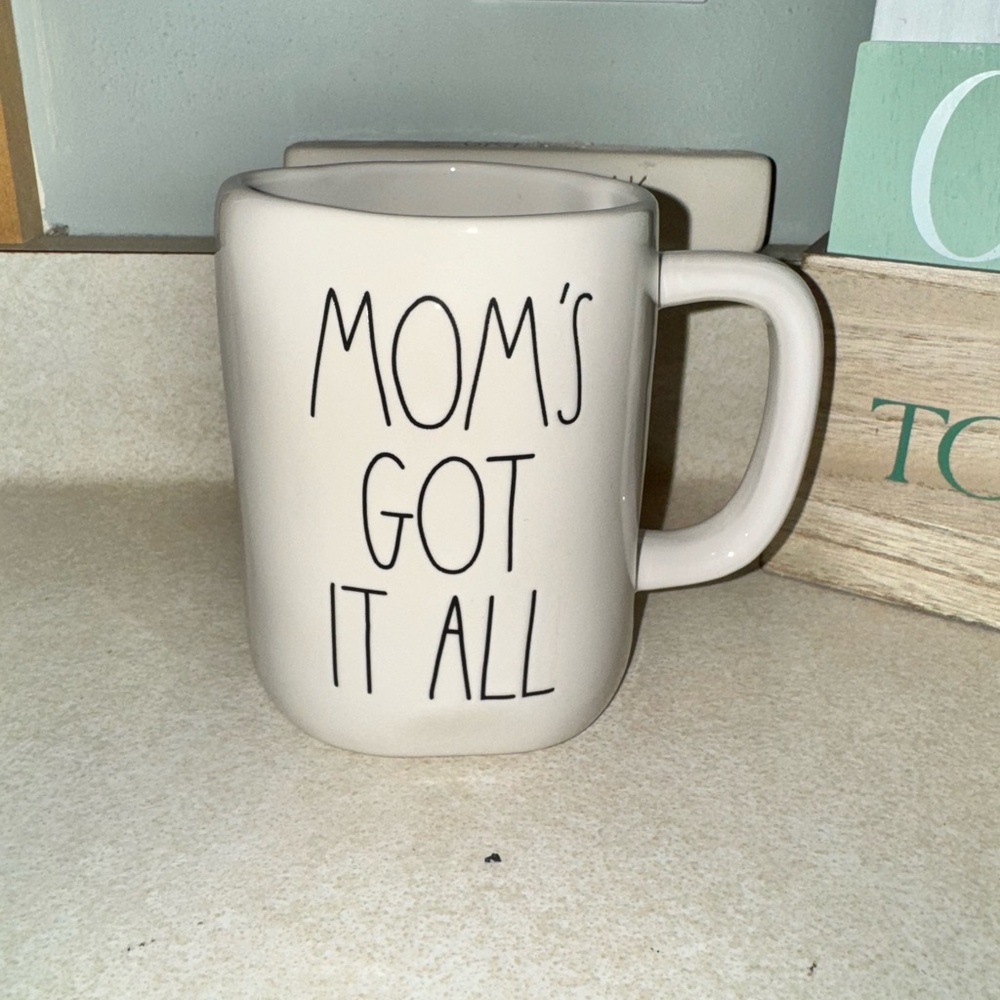 Rae dunn mom’s got it all mug - yes